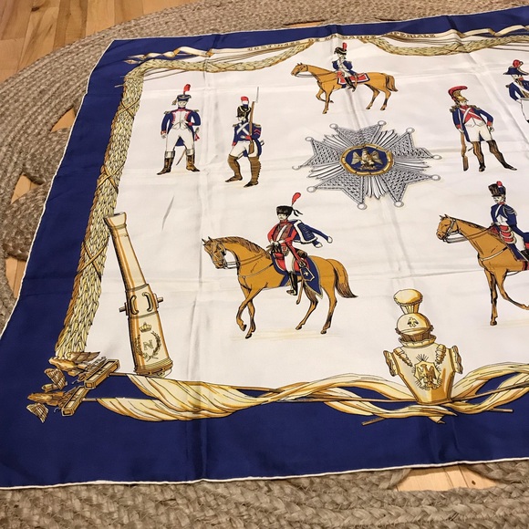 Iconic print royal blue French silk square scarf Signed A.M Raymonenq - Picture 4 of 9